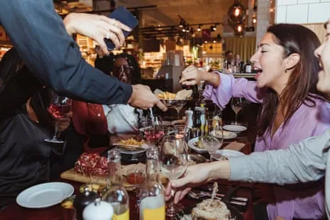 Five O’Clock Dinner Crowd: Why Millennials and Gen Z Are Eating Earlier